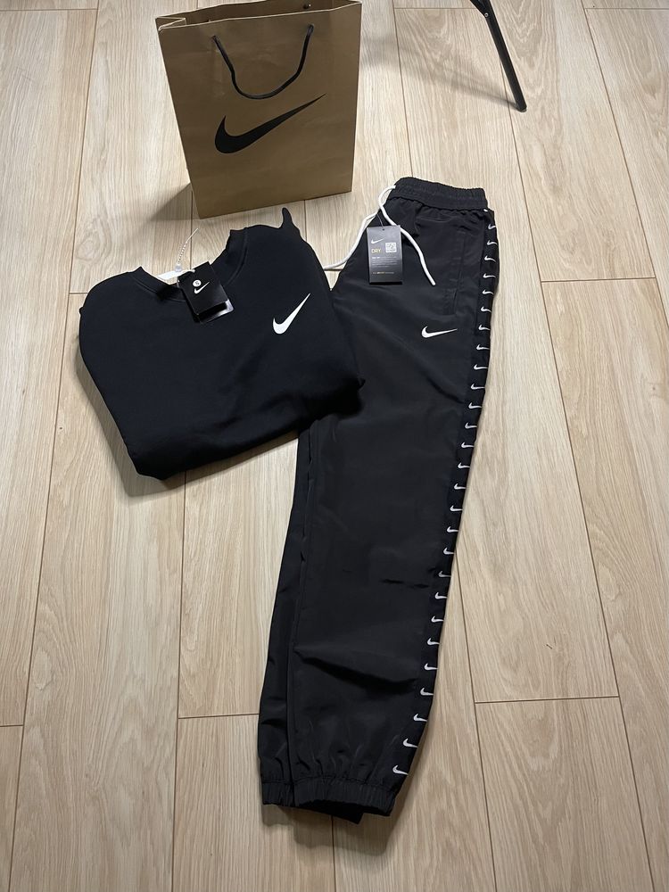 Нейлонові штани Nike на лампасах найк в усіх розмірах