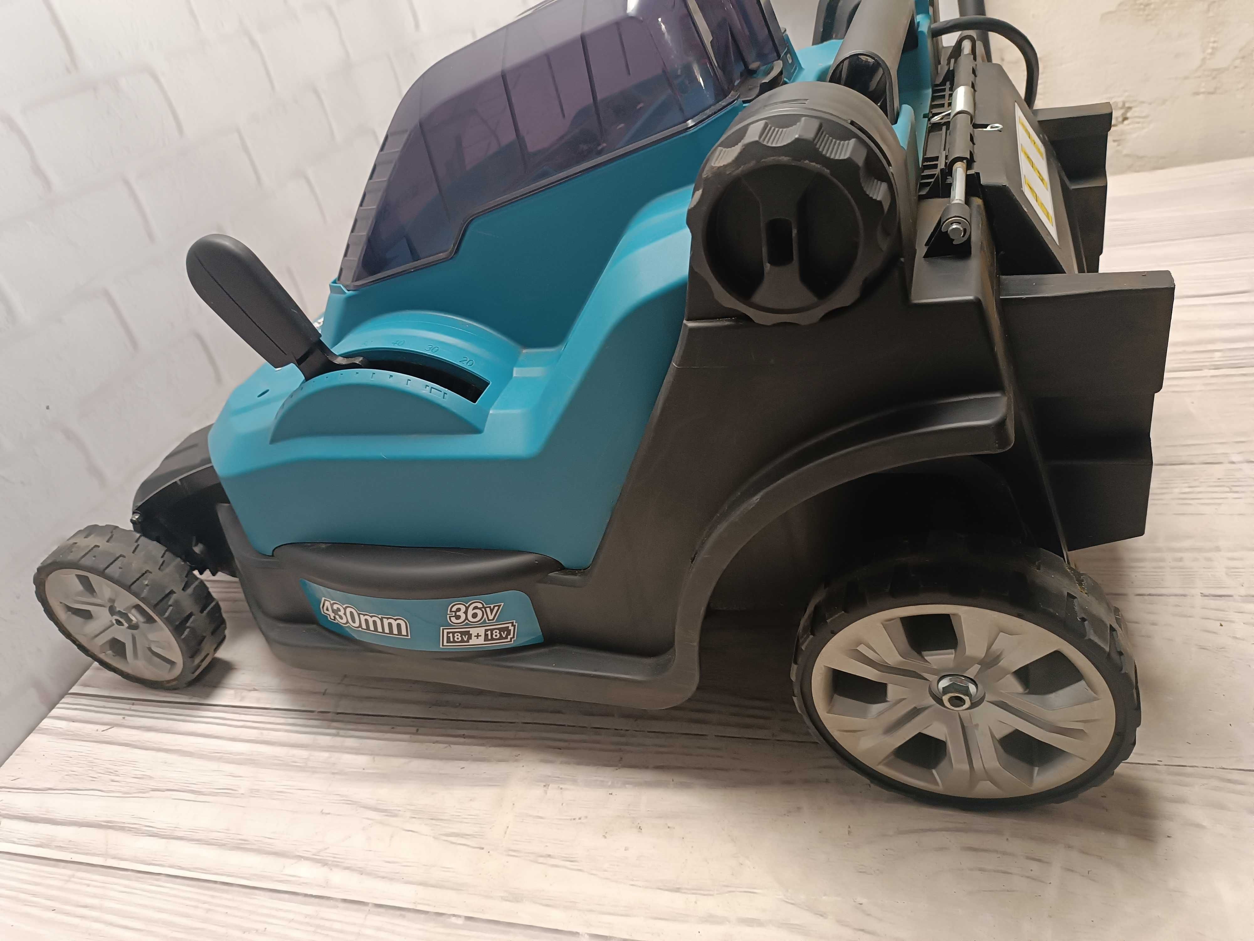 Makita DLM432PT2  акумуляторна газонокосарка АКБ + ЗП ширина 43 см