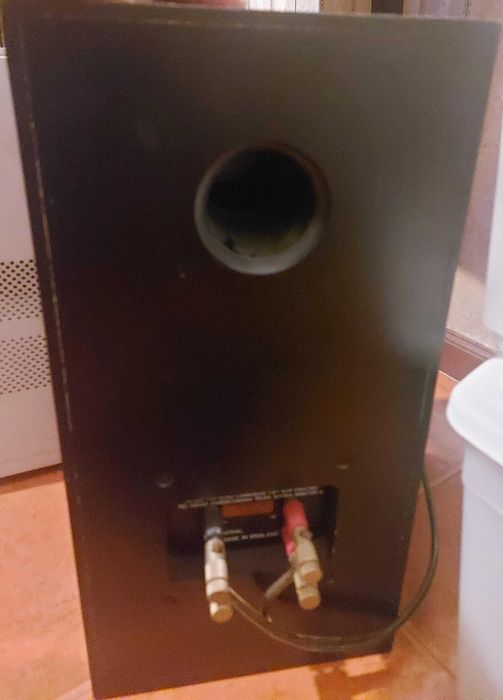 Colunas som Monitor Audio Studio 10