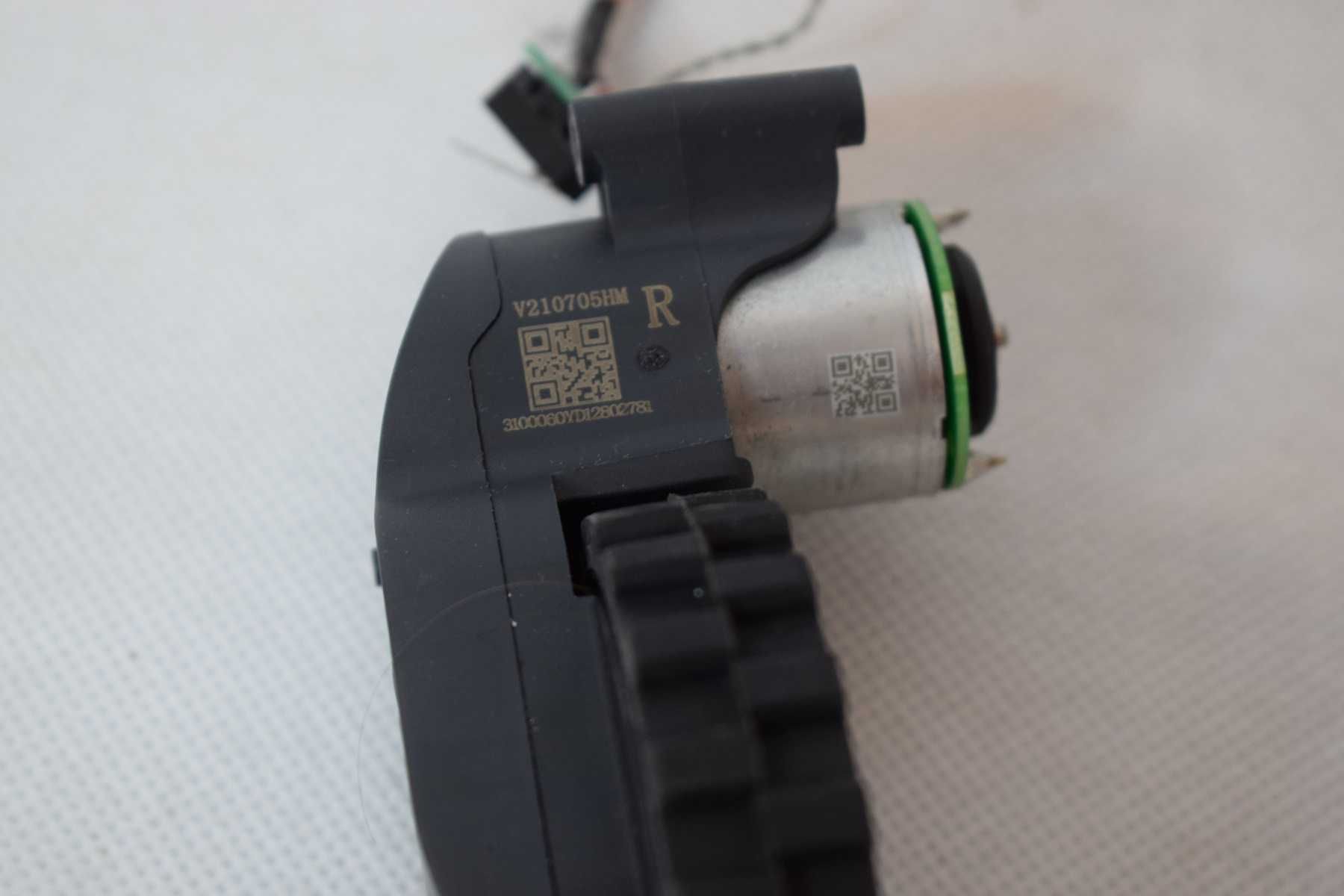 Koło prawe oryginalne do Roborock S5 Max, E45, S6 MaxV, S7 - 1szt.
