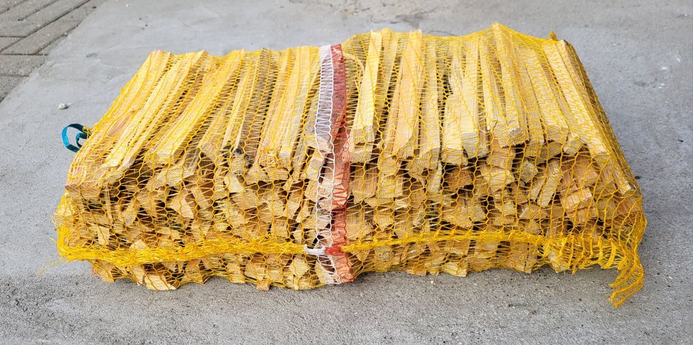 Drewno drzewo na rozpałkę rozpałkowe suche