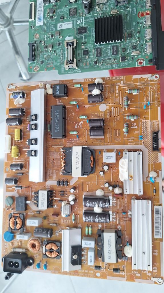 Samsung UE40F6800SS elektronika z uszkodzonego tv