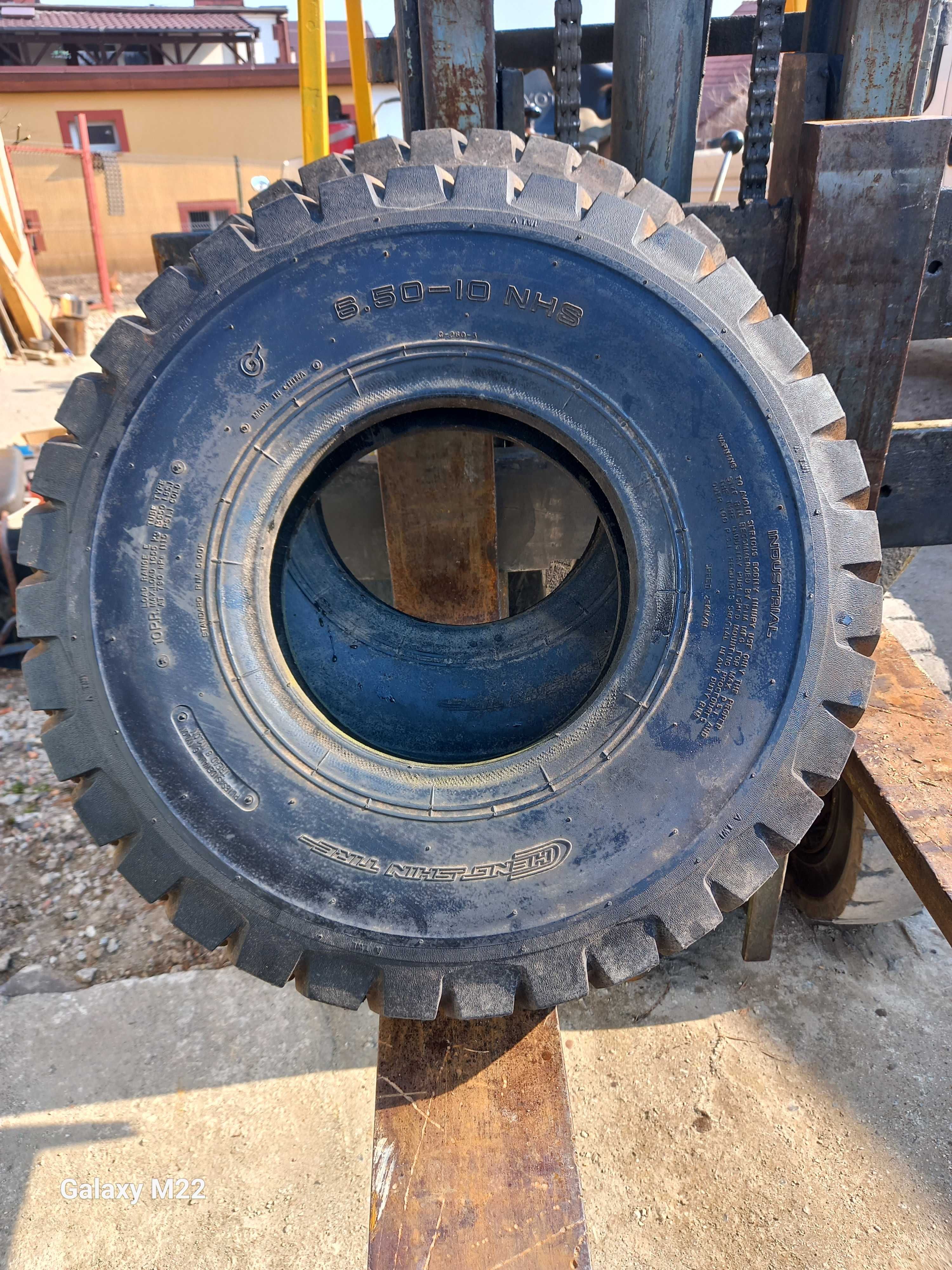 Opony widlak pełne 8.15x15 2szt . 16x6-8 2szt.18x7-8SC10
