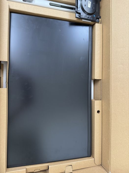 Monitor Dell P2722HE 27” IPS Full HD USB-C – jak nowy