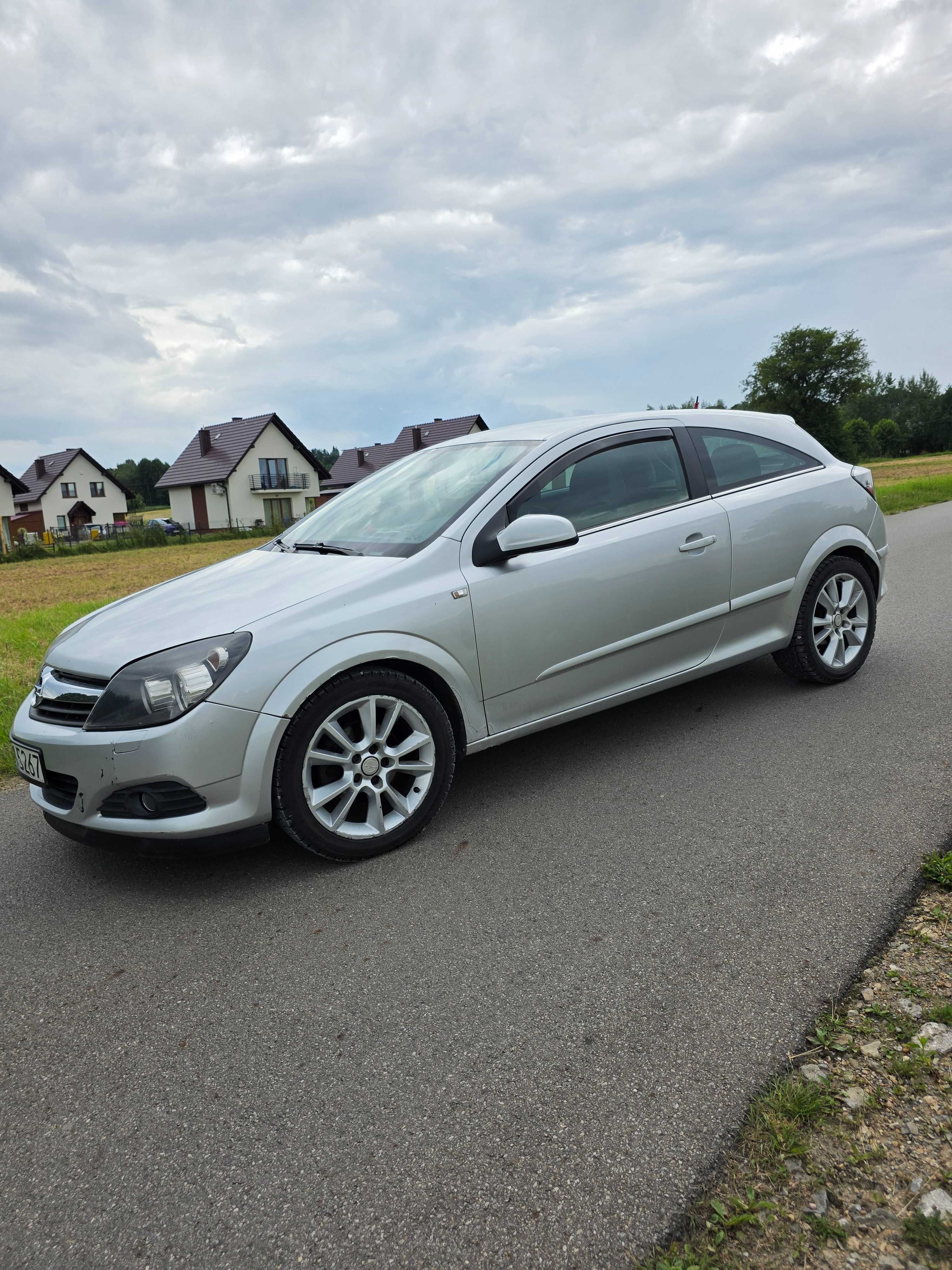 Opel Astra GTC Trzy drzwiowe