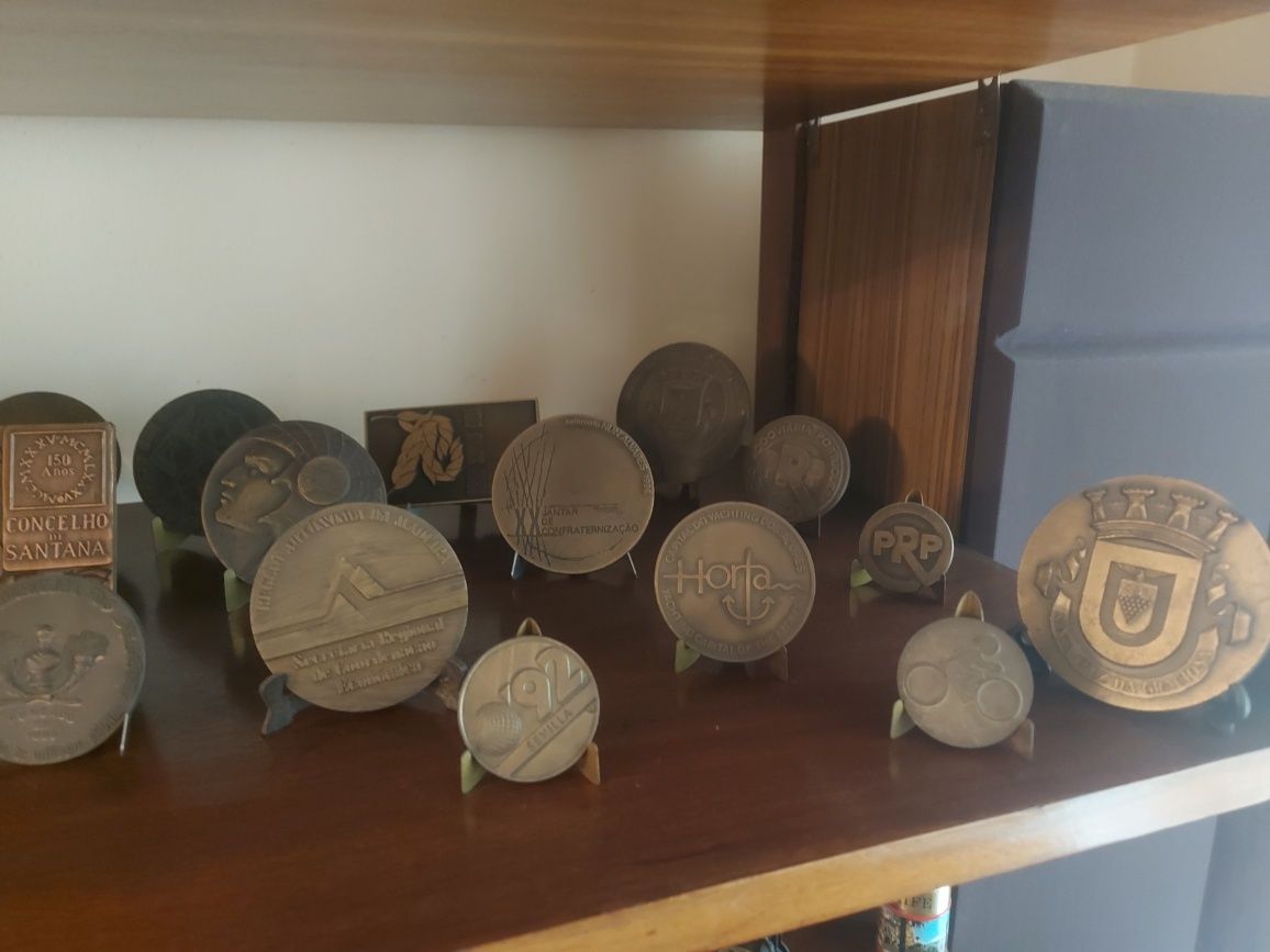 Medalhas variadas de 5 a 7 euros