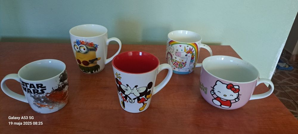 Kolekcja kubków z bajek i filmów