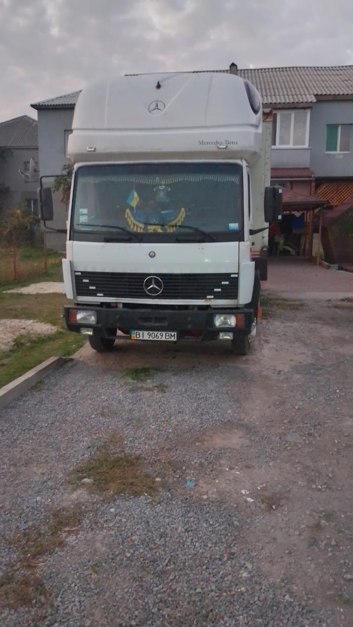 Вантажний автомобіль Mersedes 811 ізотерм