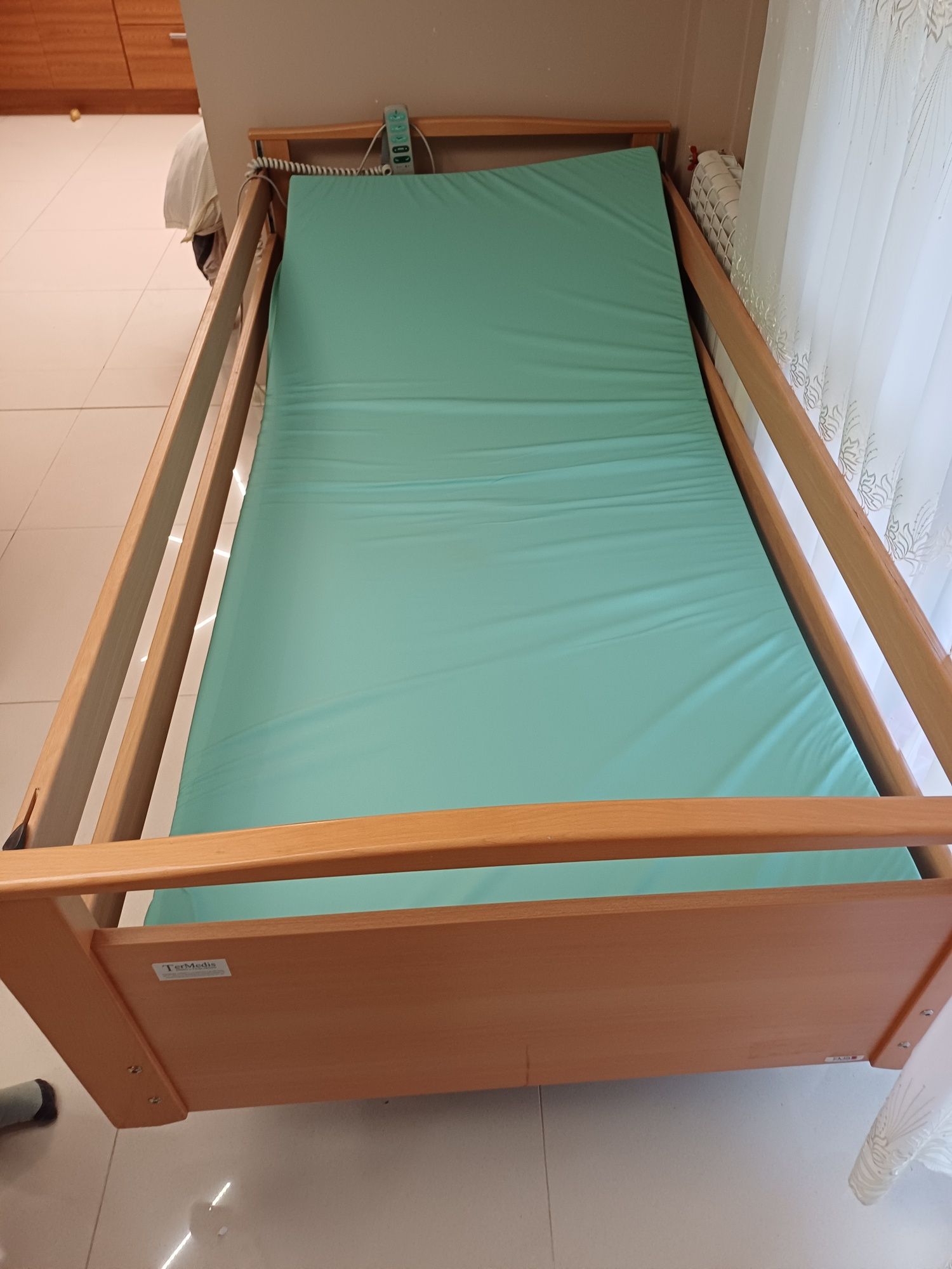 Łóżko rehabilitacyjne/ortopedyczne sterowane elektrycznie