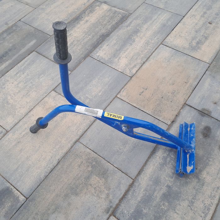 Chwytak brukarski do krawężników