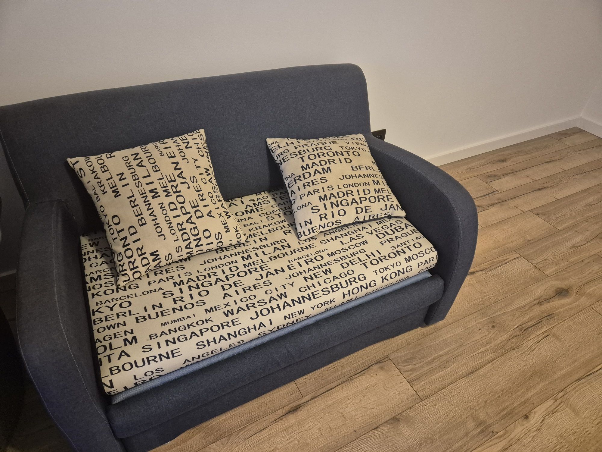 Sofa dwuosobowa rozkladana