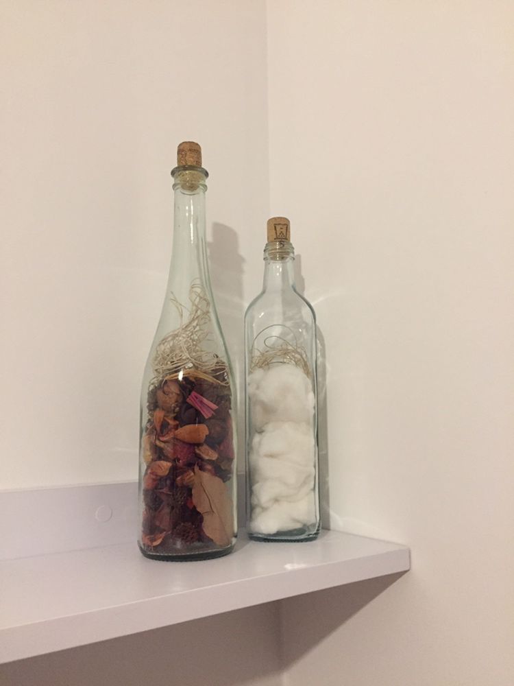 Dwie butelki dekoracyjne