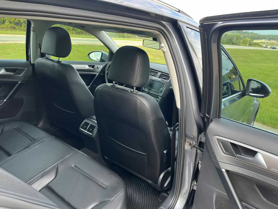 Volkswagen Golf      2017