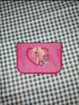 Estojo cor de rosa tema cavalos