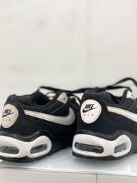 Buty  sportowe biało czarne Nike dla dziecka 28,5 likwidacja