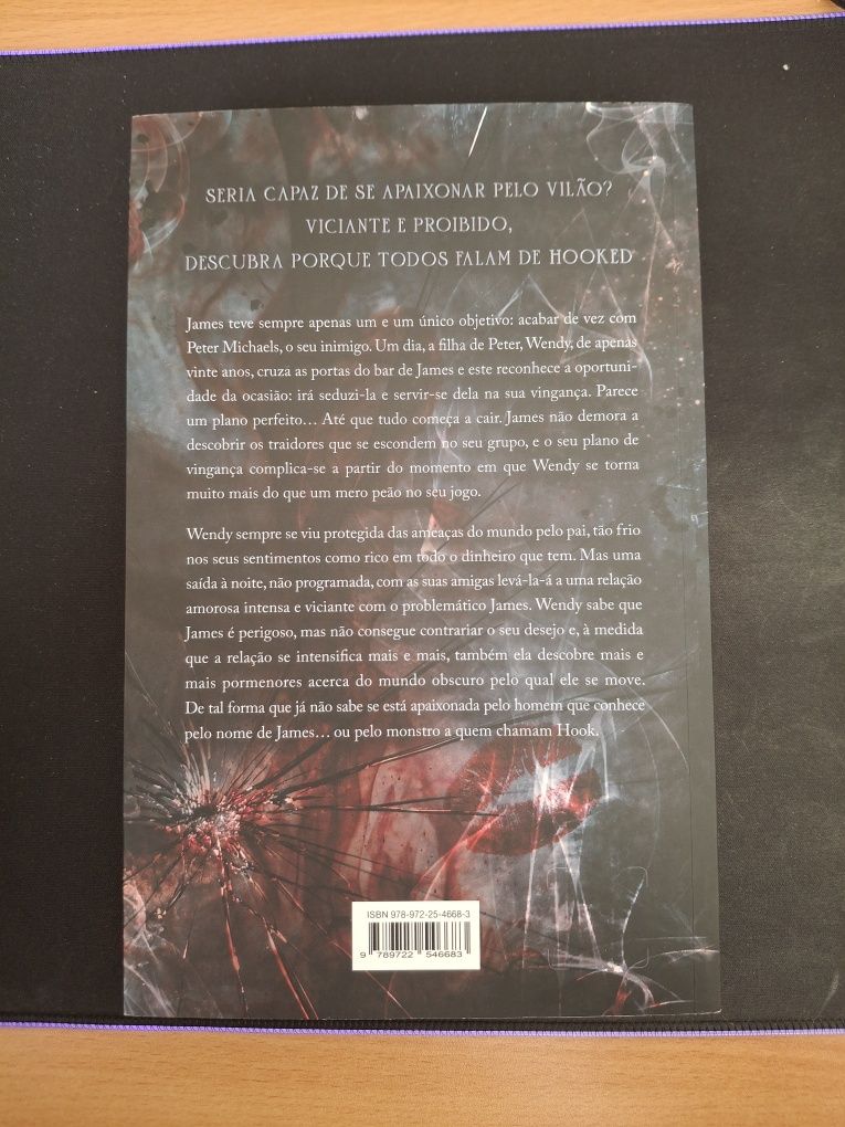 Livro Hooked de Emily Mcintire