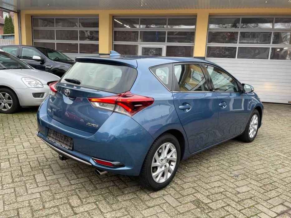 Бампер передній Toyota Auris E18 разборка Тойота Ауріс Е18 запчастини