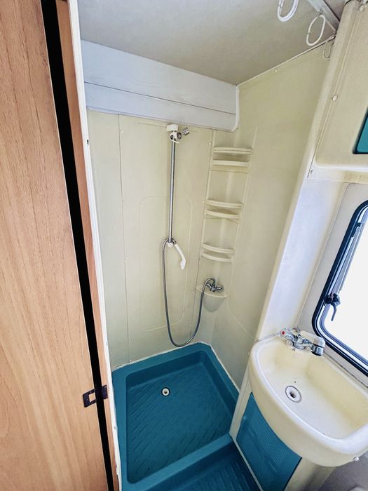 Autocaravana Ford Rimor 6 lugares de dormida e livrete