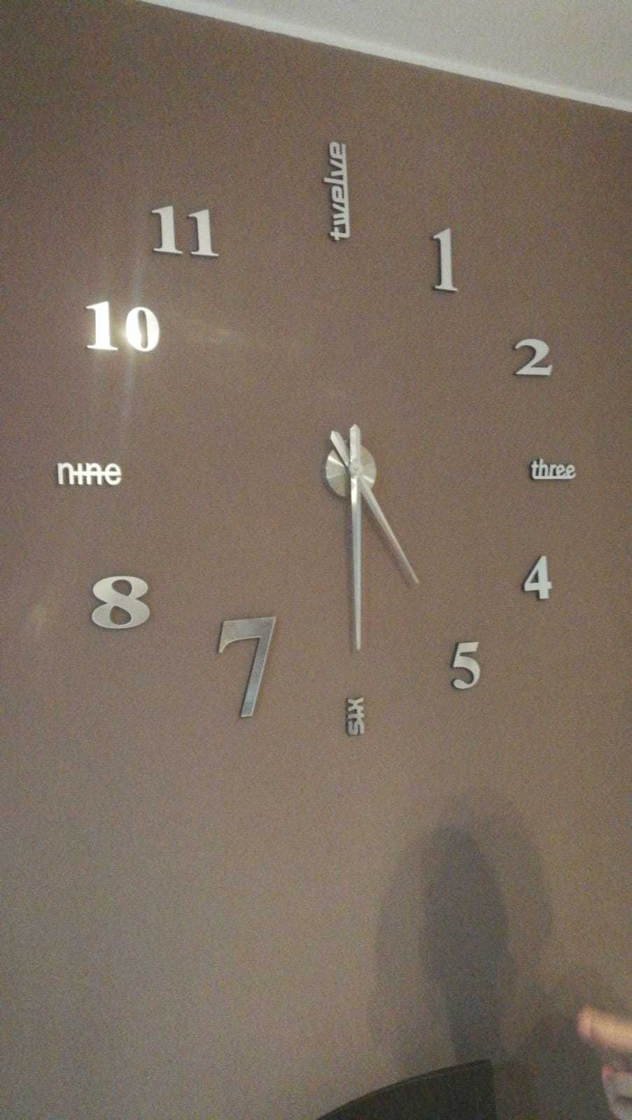Relógio de parede 3D com números arábicos, diâmetro 130cm.