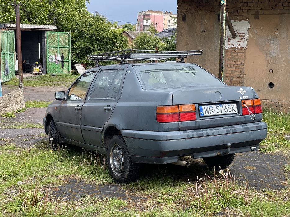 Продам Voklswagen Vento 1.8 бенз