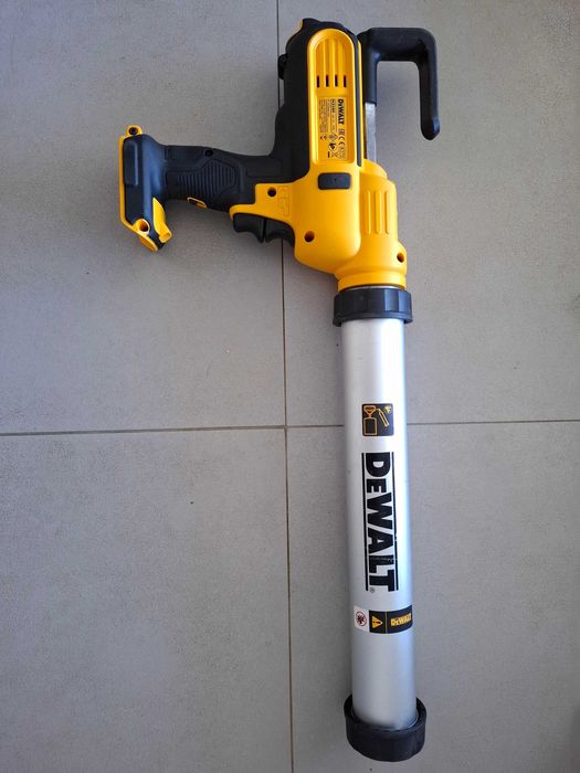 Dewalt Dce580N Xr Pistolet Wyciskacz do silikonu 600ml