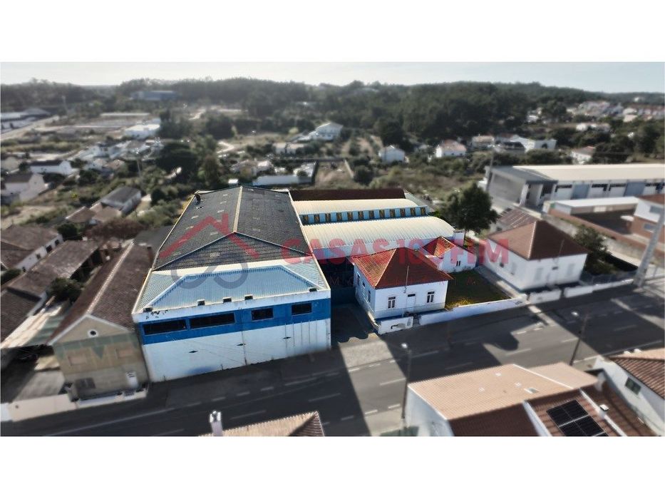 Prédio com 2448.60m2 de área coberta com estudo prévio para 35 apar...