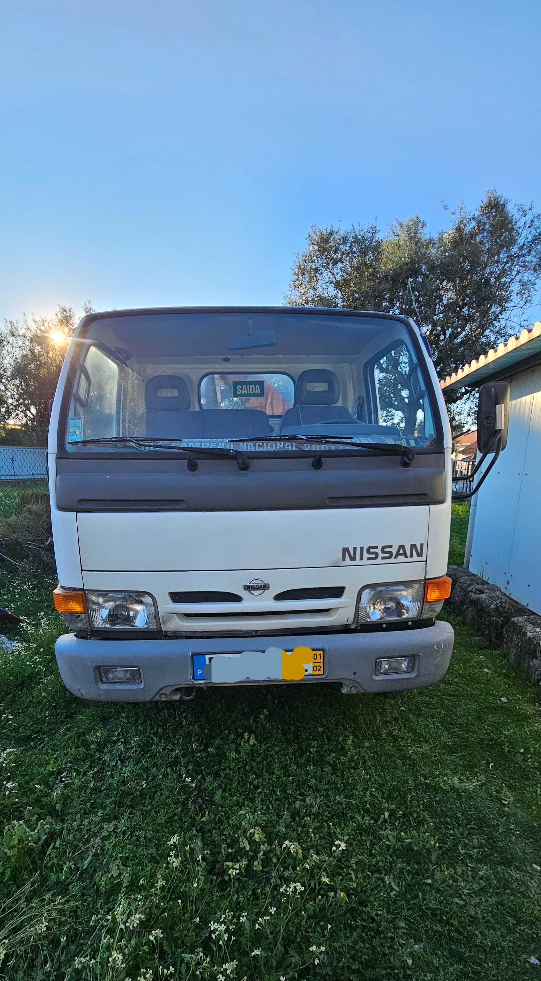 Carrinha Nissan Cabstar 3.5T Tribasculante