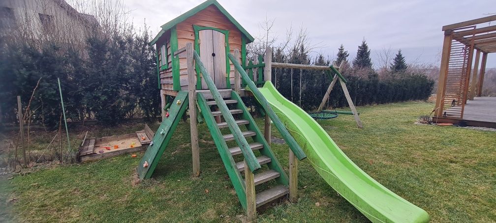 Domek drewniany dla dzieci, huśtawki