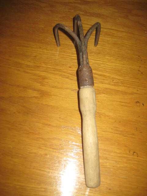 Грабельки маленькі для роботи на грядках