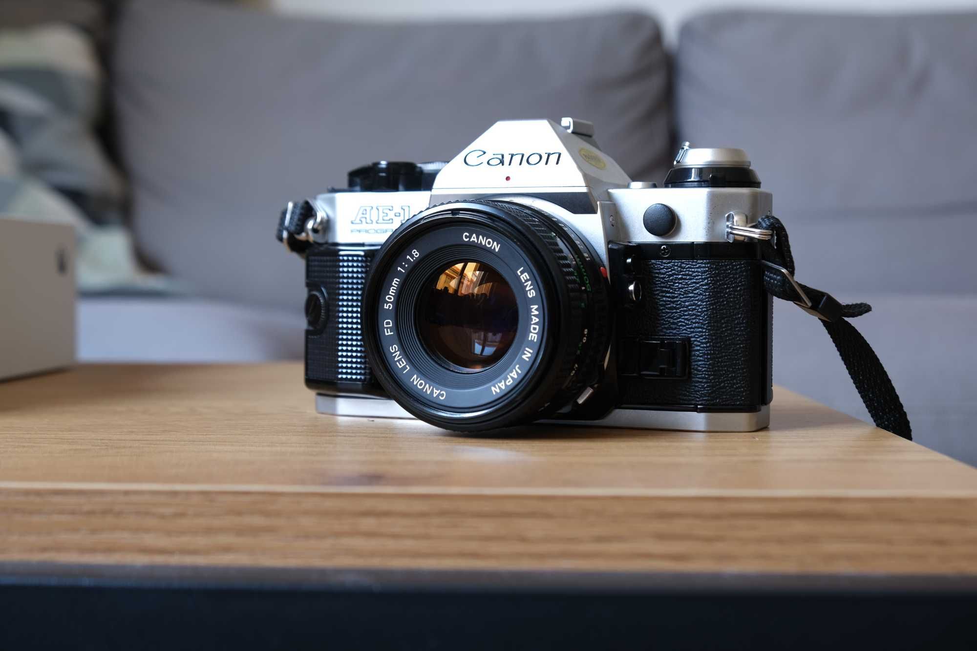 Canon AE-1 Program z Obiektywem FD 50mm + Dodatki