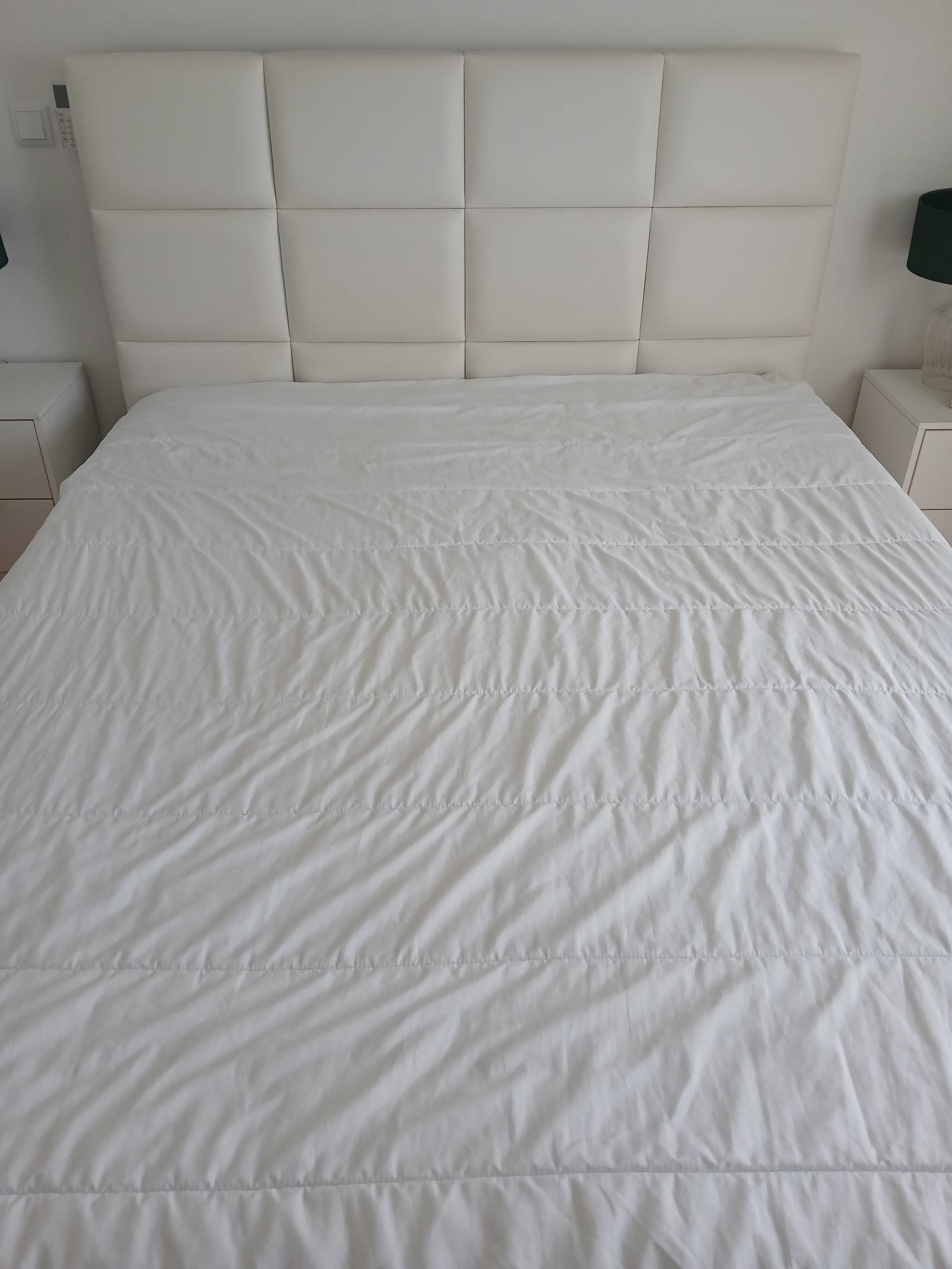 Cama branca estufada 1,60x 2,00