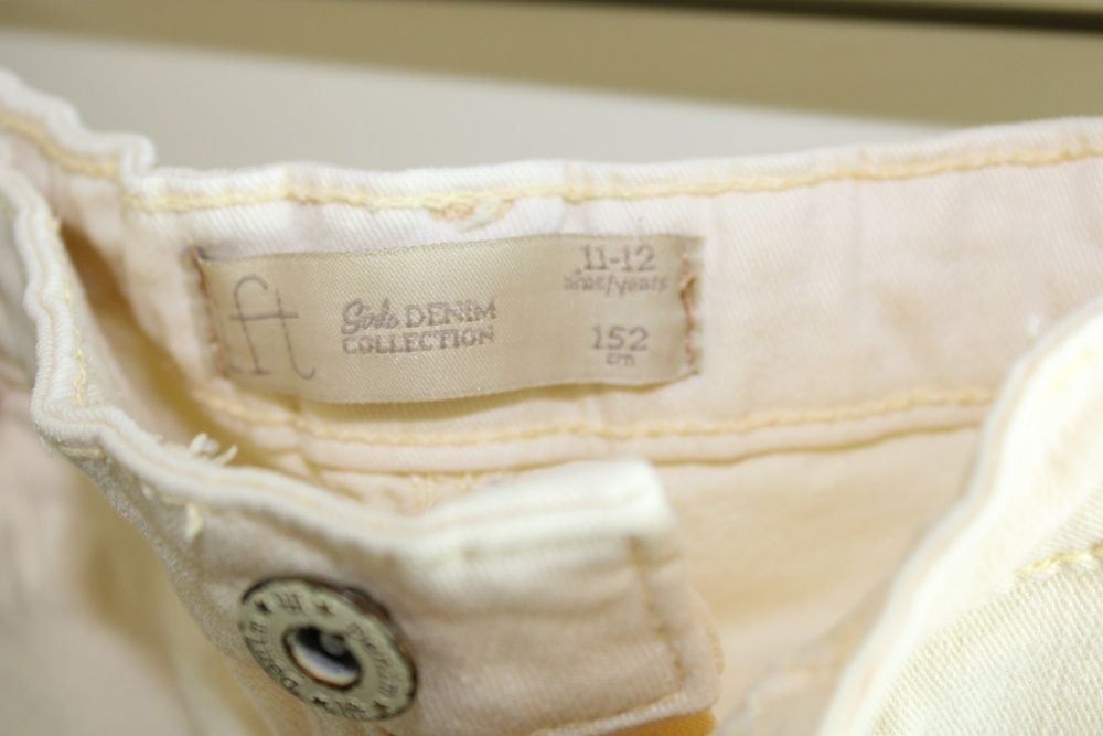 Calções amarelo claro, Lefties, com aplicação no bolso