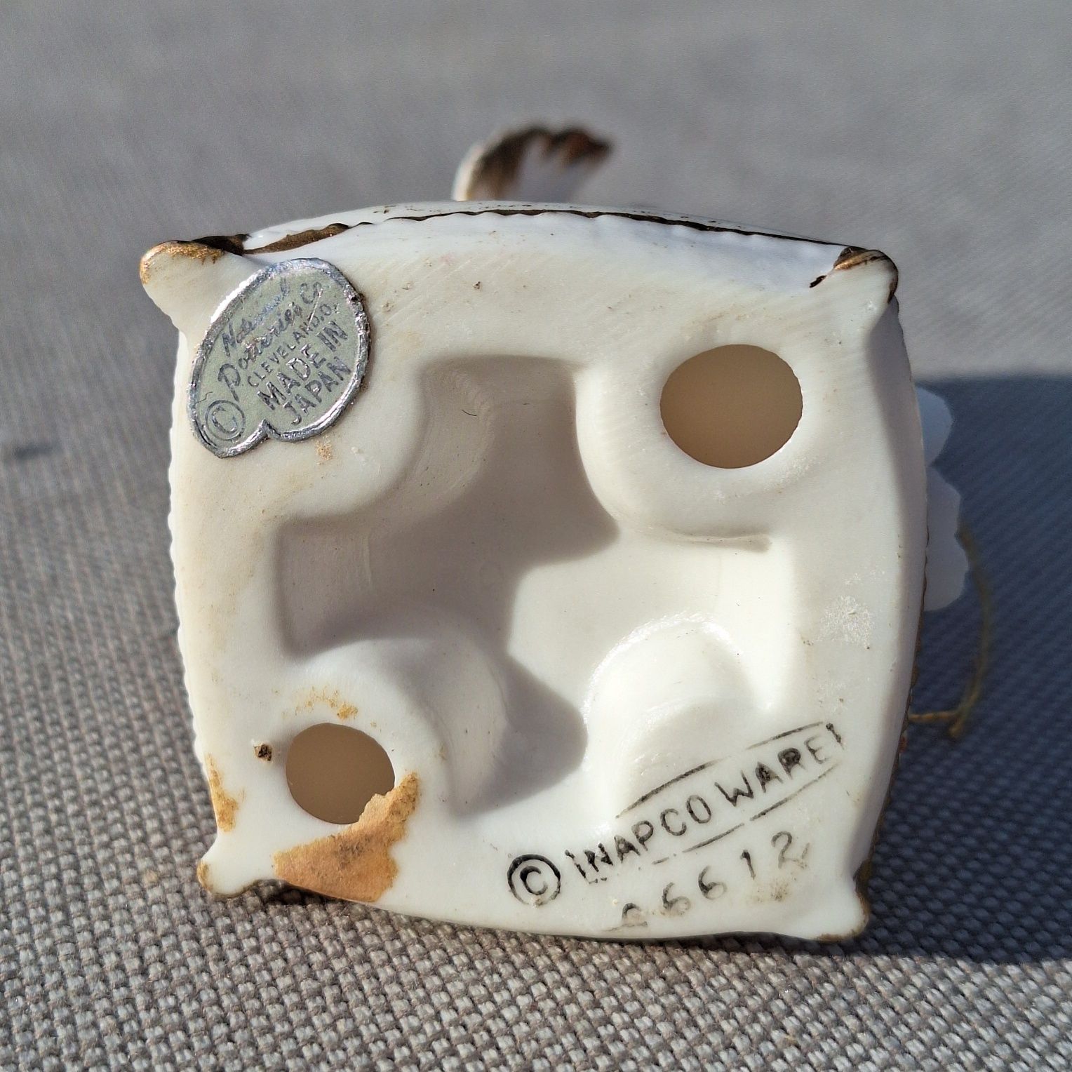 Figurka porcelanowa Aniołek biskwit