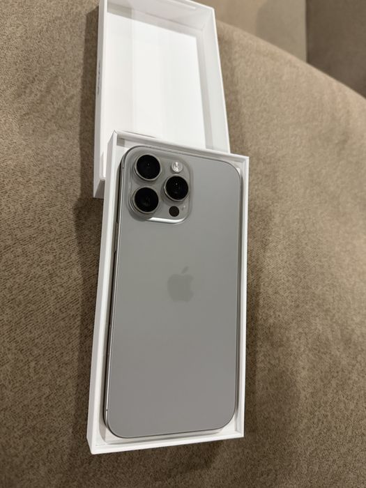 Iphone 16 Pro Max como Novo