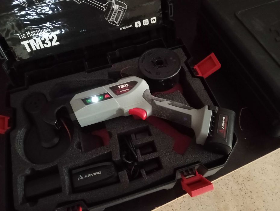 Vendo atadora de videiras eléctrica profissional