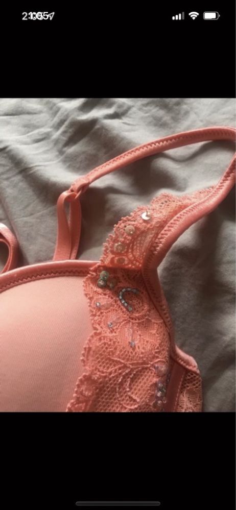 Biustonosz stanik Victoria Secret 36A brzoskwiniowy ze zdobieniami