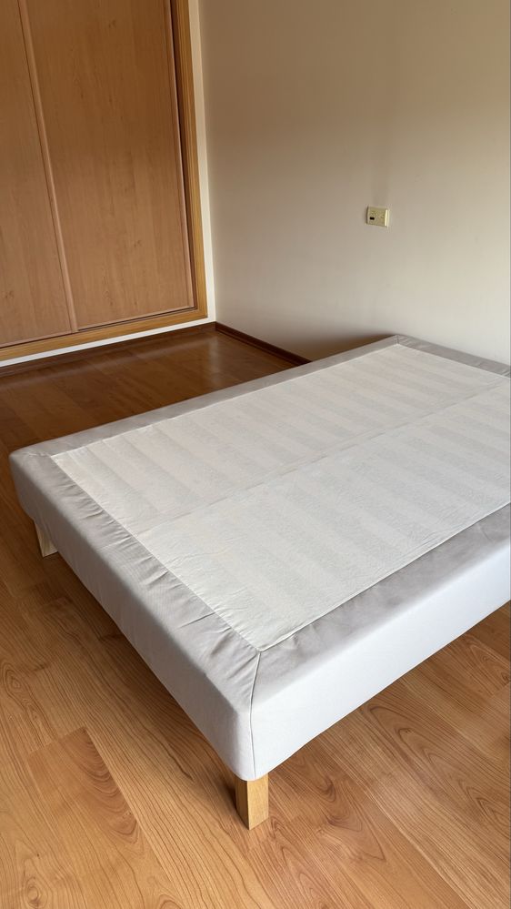 Sommier IKEA com estrado