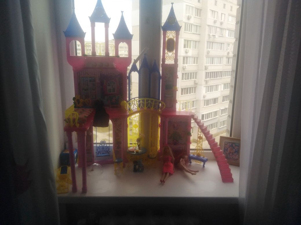 Продам ляльковий замок-будиночок