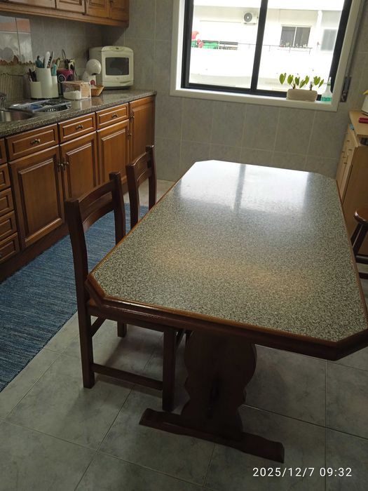 Mesa de cozinha com 4 cadeiras