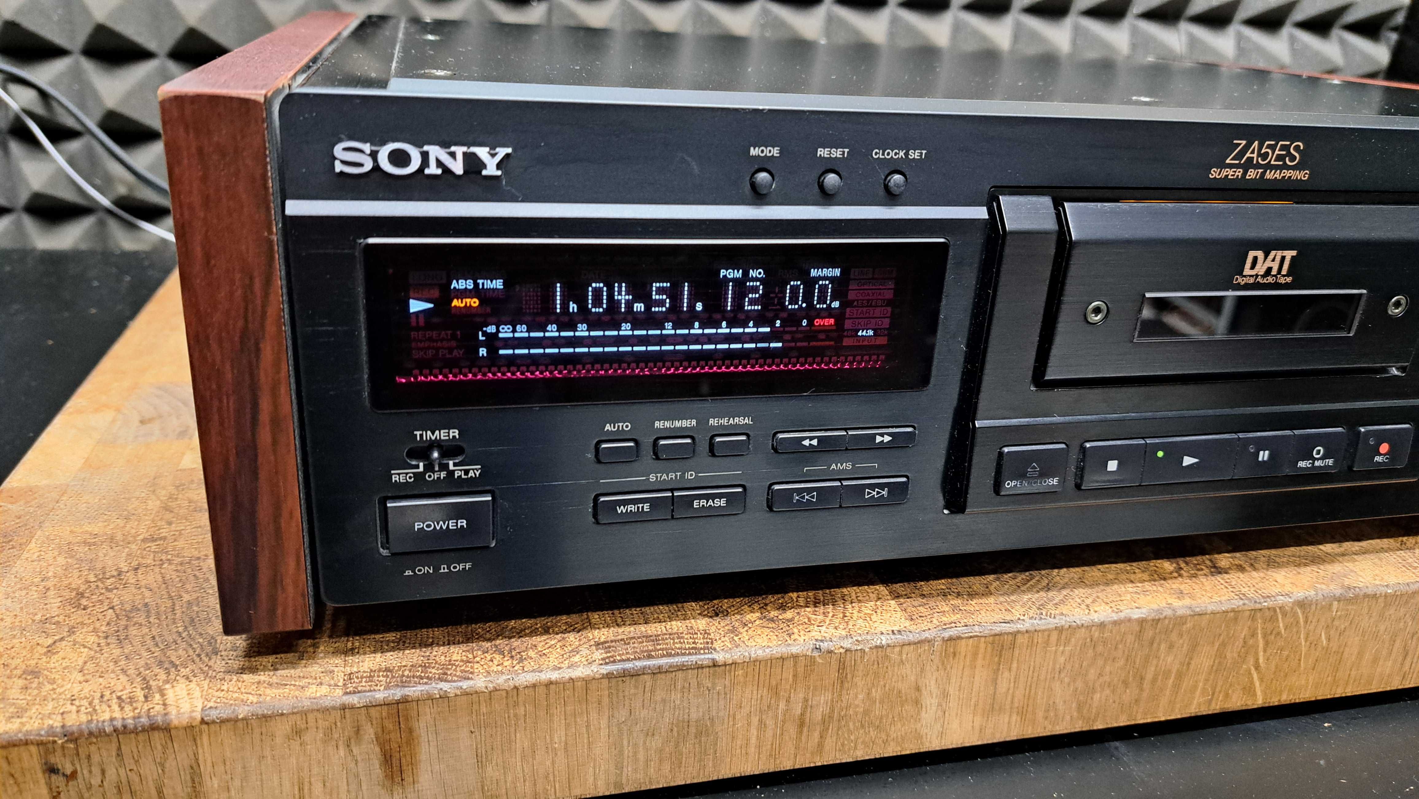 Magnetofon Dat Sony DTC-ZA5ES pilot instrukcja