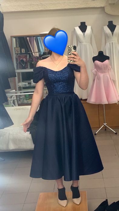 продам вечірню атласну сукню