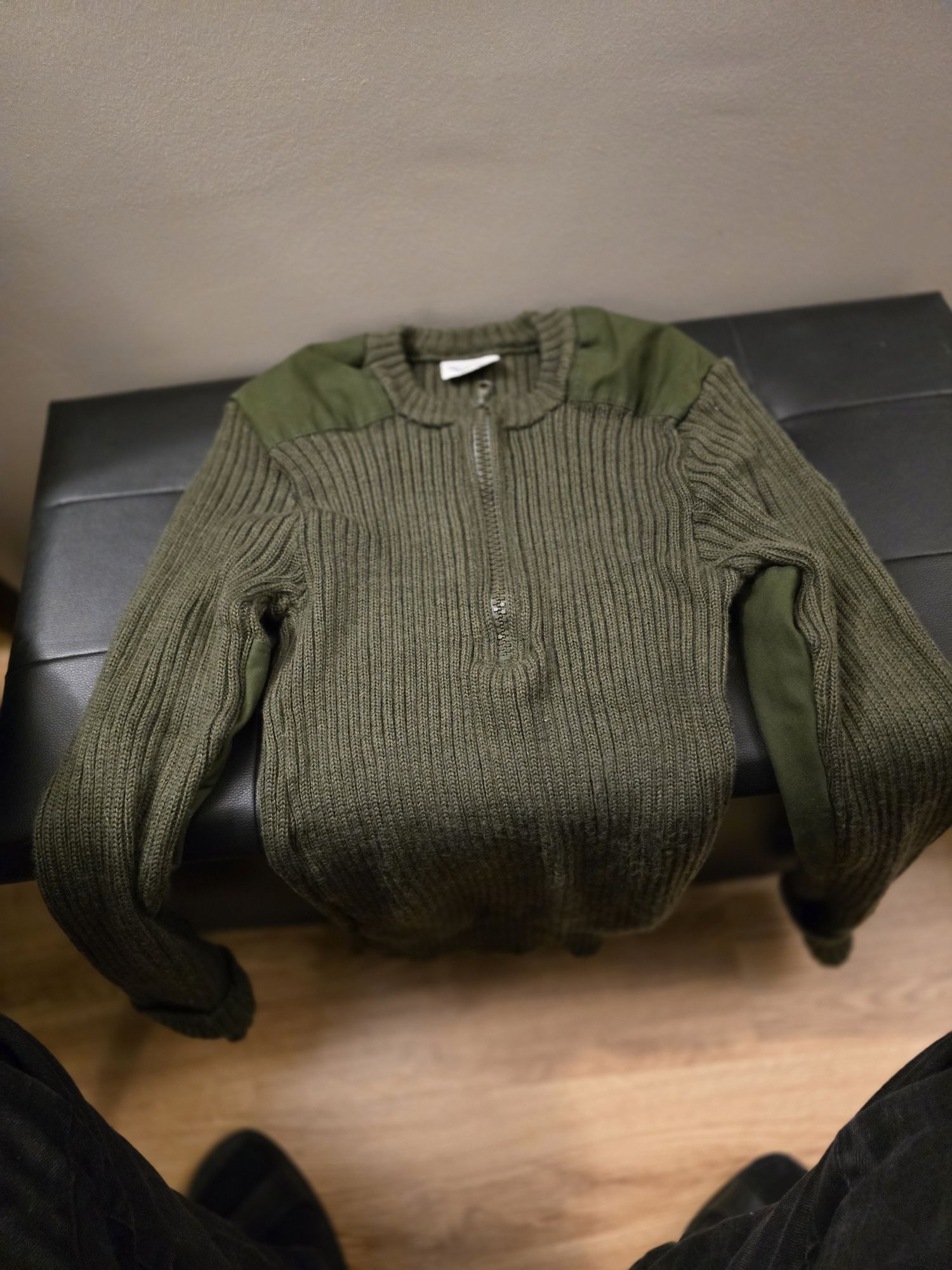 Kombinezon, koszulka termiczna i sweter