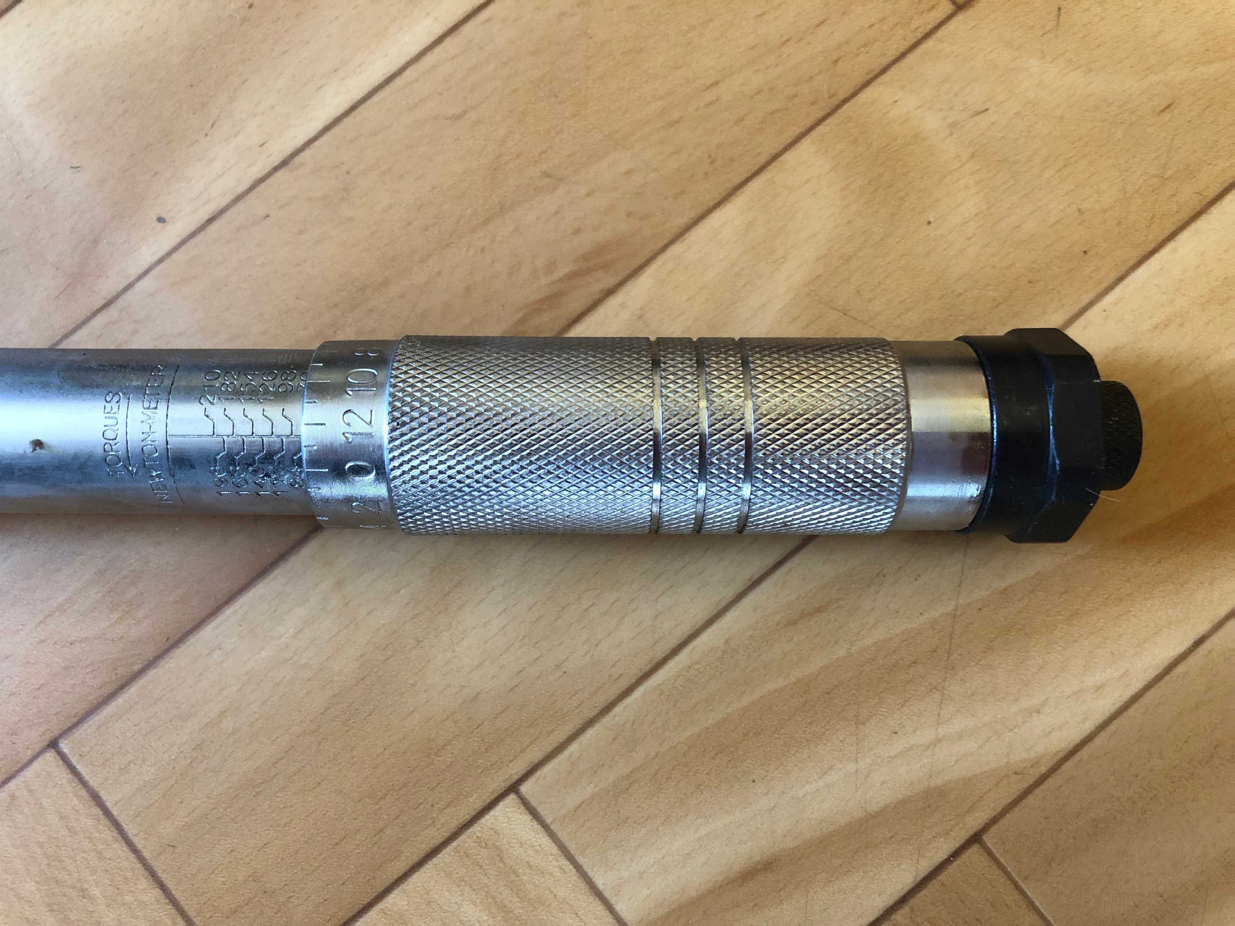 Klucz dynamometryczny 1/2" 28-210nm VOREL 57350