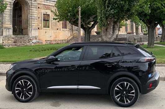 Viatura PEUGEOT E-2008 para aluguer semanal (APENAS PARTICULARES)