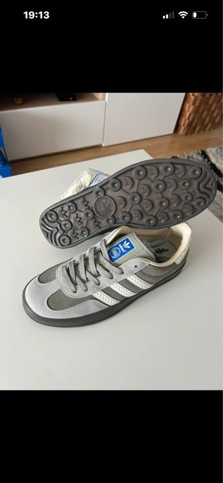 Adidas Gazelle, Cinsentas