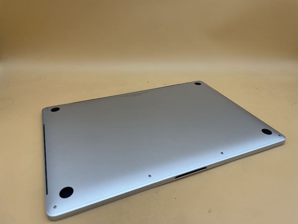 Macbook pro 15.4 2018 512ssd