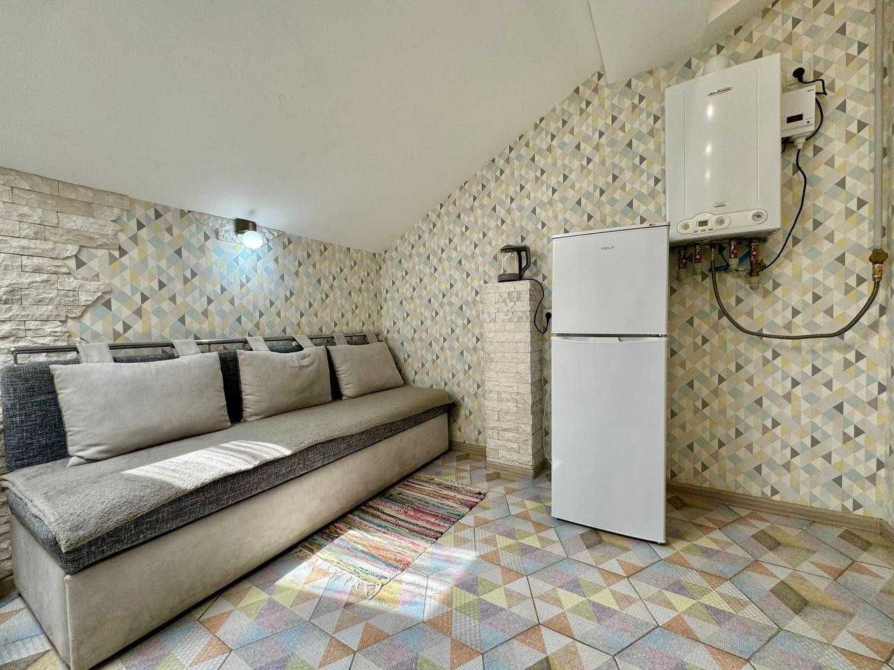 ApartPoltava подобово МАНСАРДА з виходом на дах, СВІТЛО ЗАВЖДИ, центр