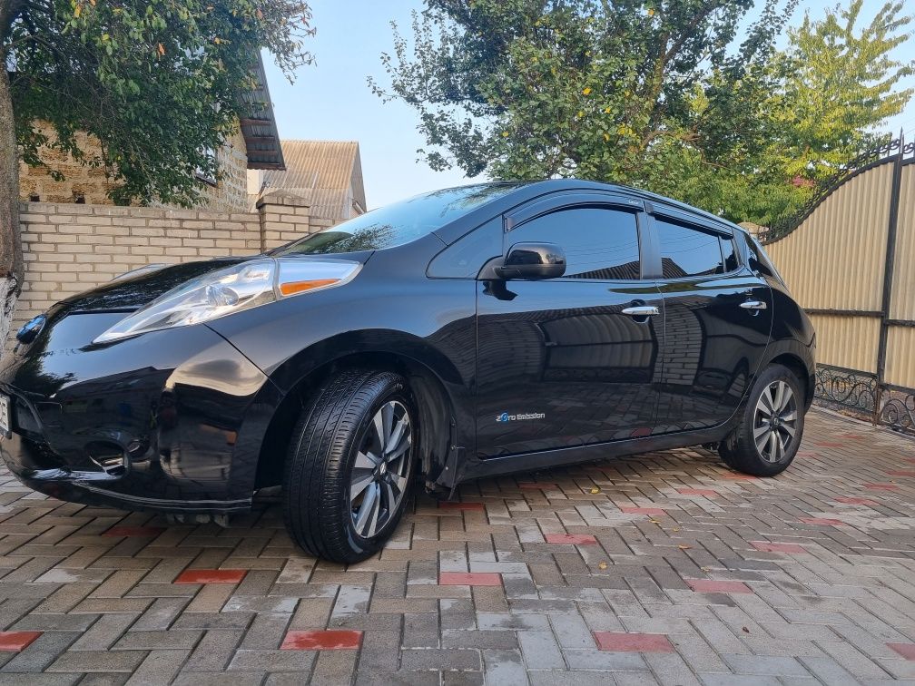 Продам Nissan Leaf