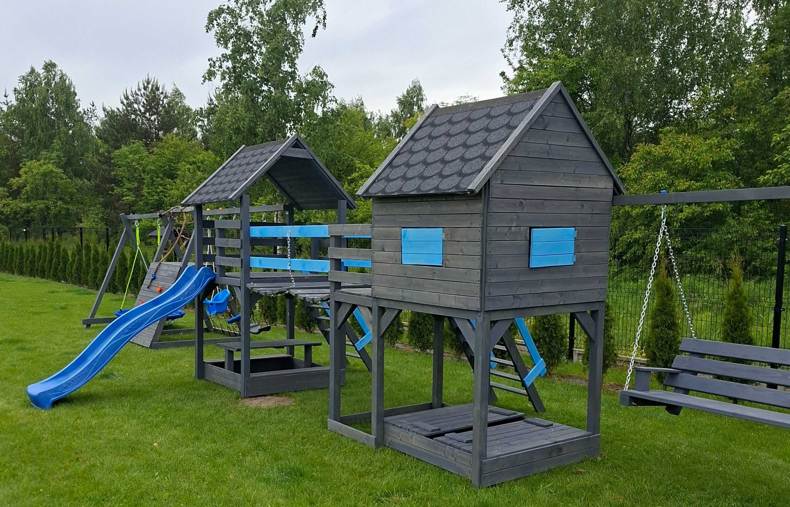 Duży plac zabaw dla dzieci