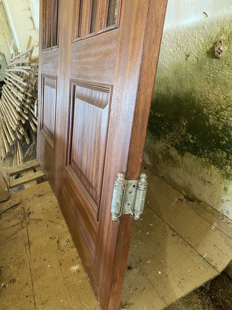 Portas em madeira para cozinha ou sala